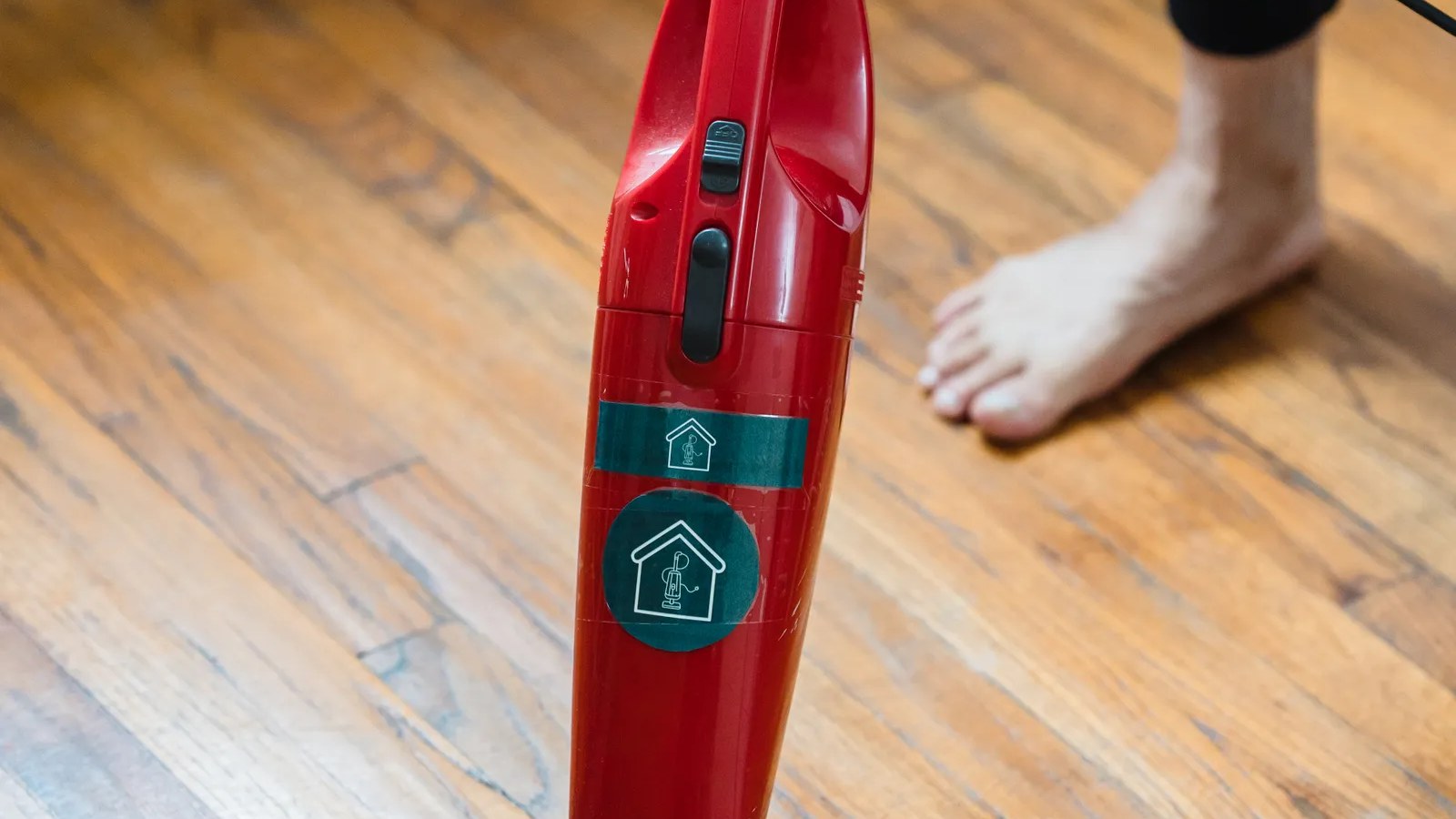 Dyson V15 vs Shark Stratos: Which Cordless Vacuum Actually Wins?